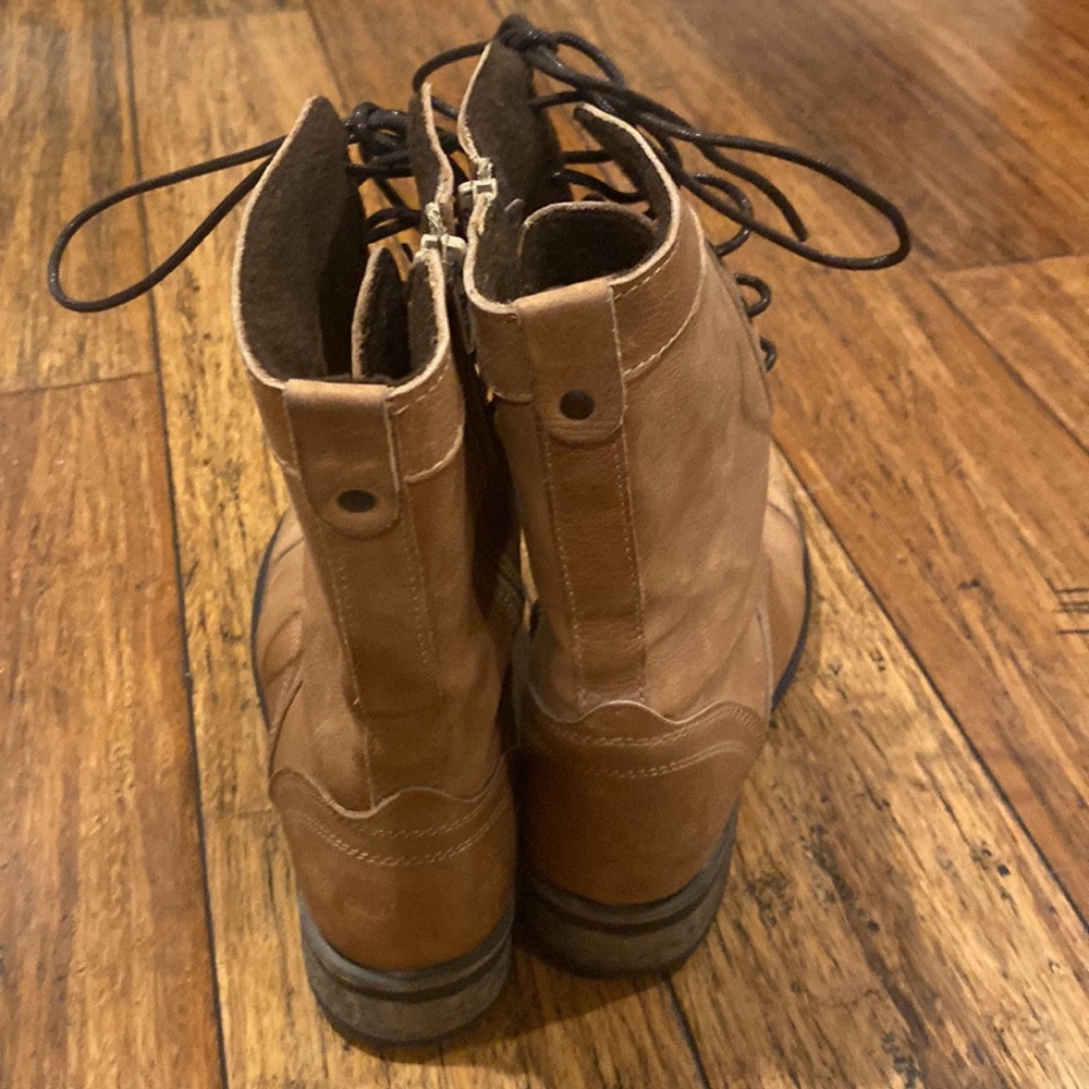 Women’s Tan lace up boots - Picture 6 of 11